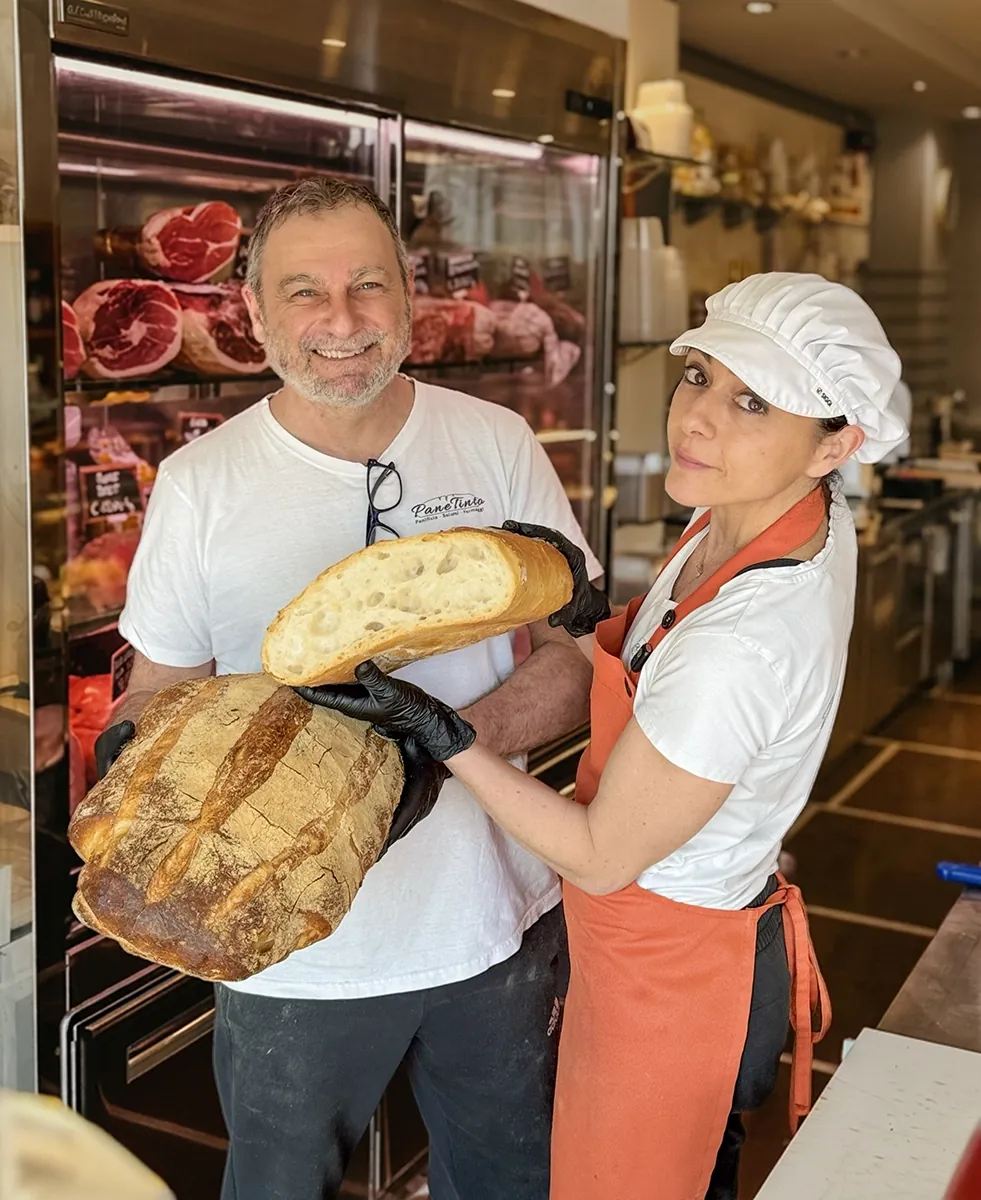 Damiano e Vania, titolari di Pane Tinto a Bovolone — panificio artigianale con salumi e formaggi selezionati