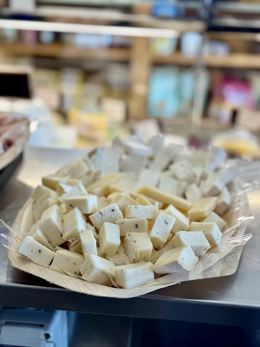 Pecorino stagionato — Pane Tinto