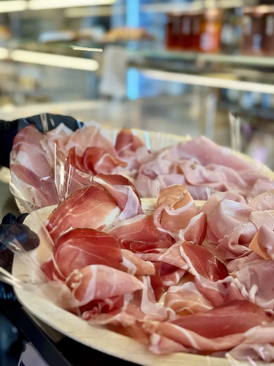 Affettati artigianali — Pane Tinto